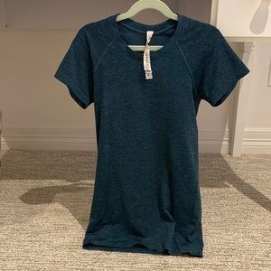 lululemon swiftly tech short sleeve shirt 2.0 - size 2